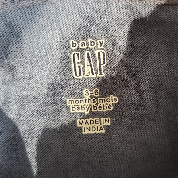 💥NWT GAP BABY ONESIE - Picture 6 of 8